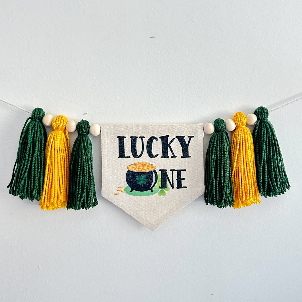 Lucky One Pot of Gold 1st Birthday Tassel Banner, St Patrick's Highchair Decoration, Shamrock First Birthday Party Sign, Cake Smash Pennant