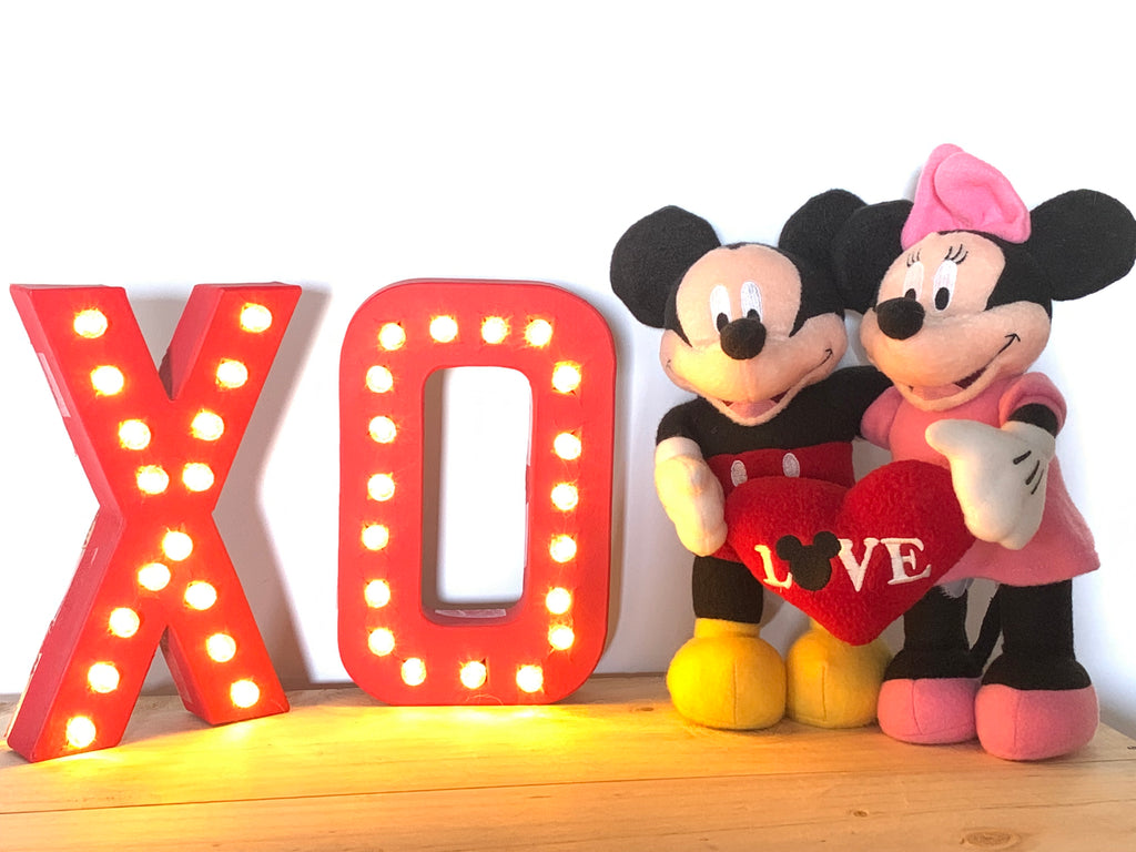 DIY Lighted Marquee XO | Valentine's Day Decorations