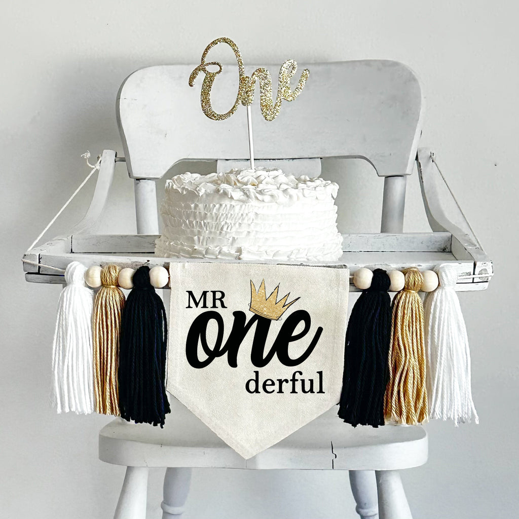 Mr Onederful 1st Birthday Tassel Banner, Crown Highchair Decoration, Black and Gold First Birthday Party Sign, Clover Cake Smash Pennant