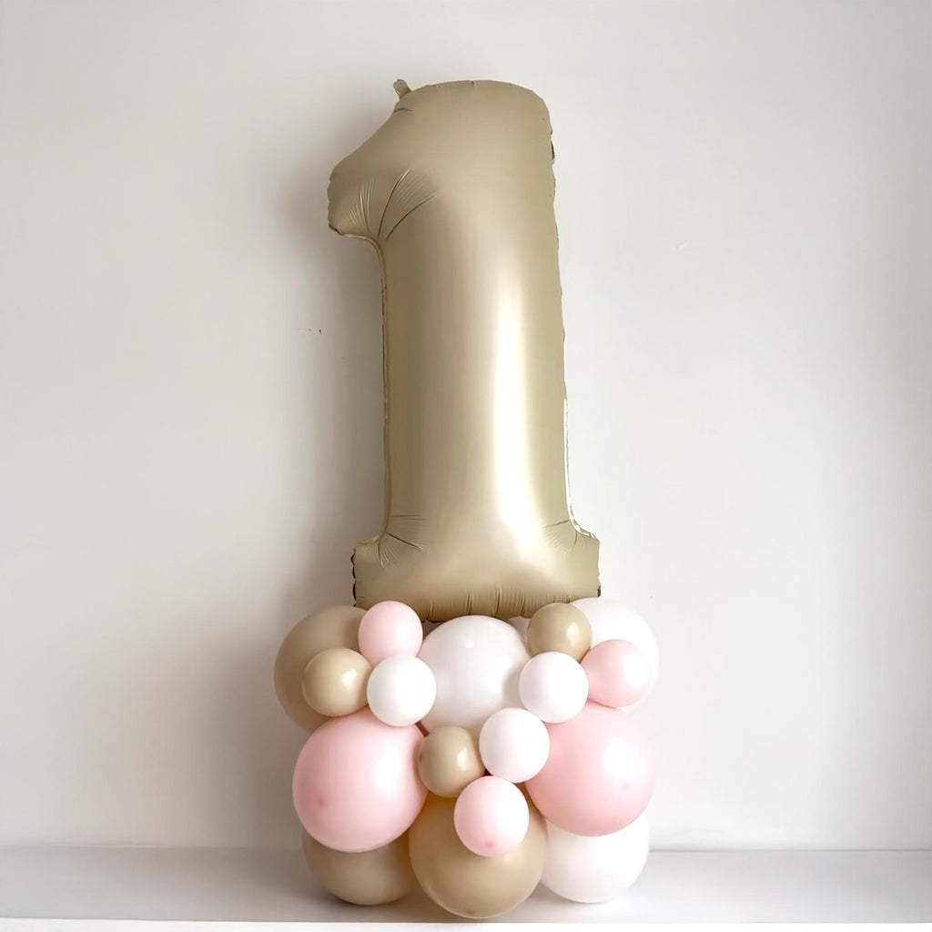 First Birthday Girl, Girl 1st Birthday Party, Pink Party Theme, Pink Birthday Balloons, Girl 1st Birthday Themes, Balloon Tower